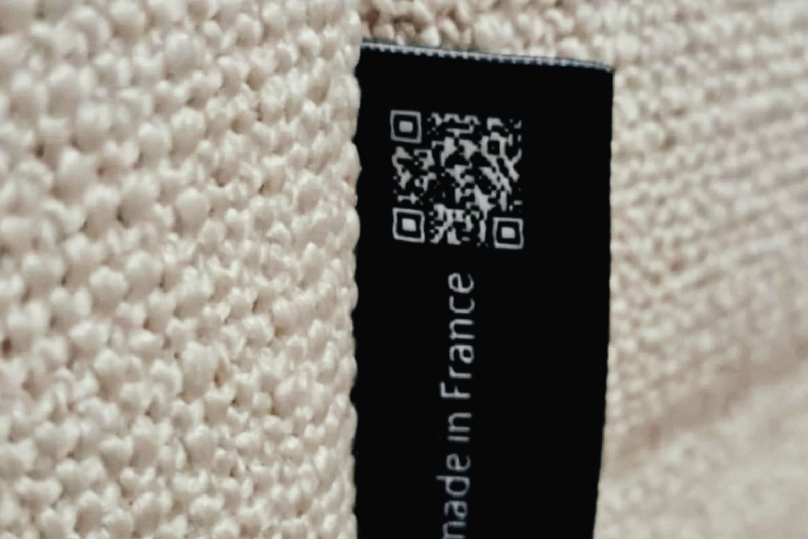 Weryfikacja Ikony Designu: Jak Sofa Togo od Ligne Roset Wkracza w Przyszłość Autentyczności