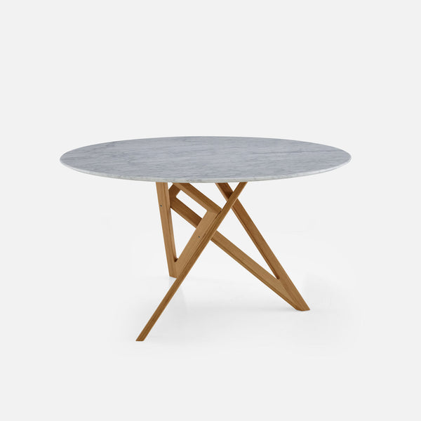 Stół Ennéa — Ligne Roset, blat marmurowy, nogi drewniane, widok z przodu