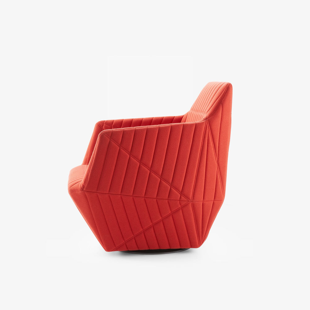 Fotel Facett — Ligne Roset, tapicerka w tkaninie czerwonej, widok z przodu