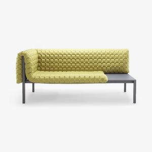 Sofa Ruché — Ligne Roset, tapicerka pikowana w kolorze żółtym, widok z przodu