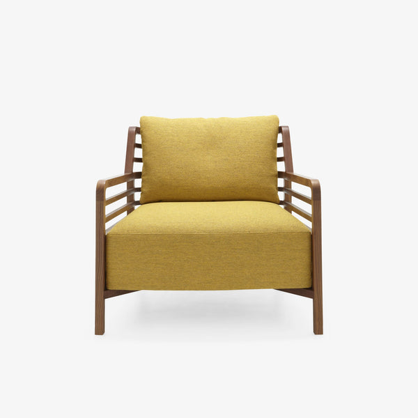 Fotel Flax — Ligne Roset, tapicerka żółta tkanina, rama drewniana, widok z przodu