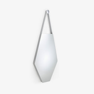 Lustro Mon Beau — Ligne Roset, geometryczna forma diamentu, rama chromowana, widok frontalny