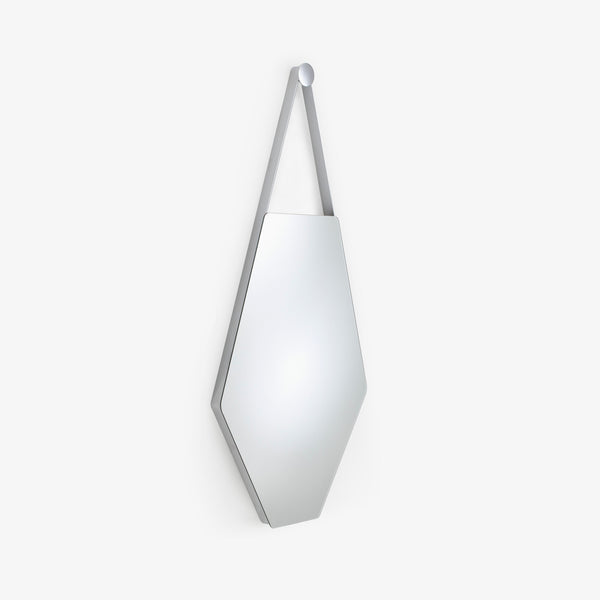 Lustro Mon Beau — Ligne Roset, geometryczna forma diamentu, rama chromowana, widok frontalny