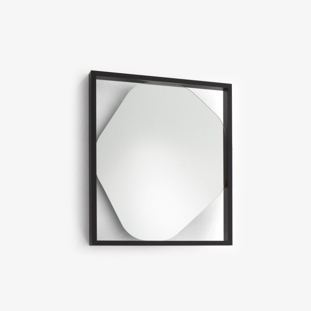 Lustro Belize Small — Ligne Roset, rama drewno naturalne, geometryczne lustro, widok frontalny