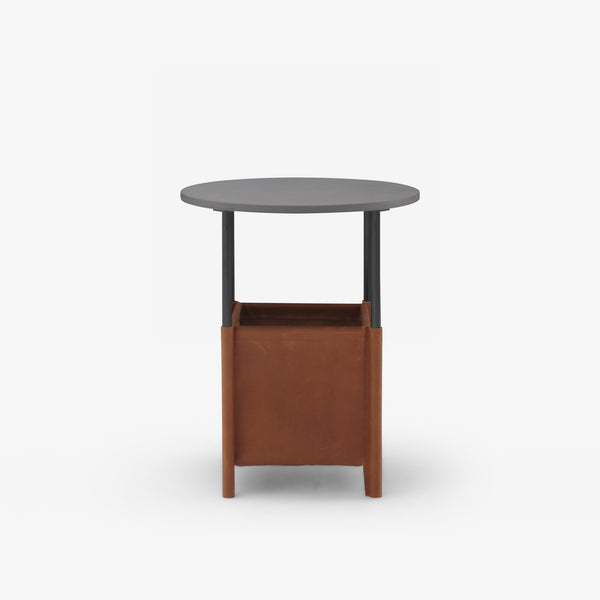 Stolik nocny Ruché — Ligne Roset, blat szary, podstawa drewno naturalne, widok z przodu