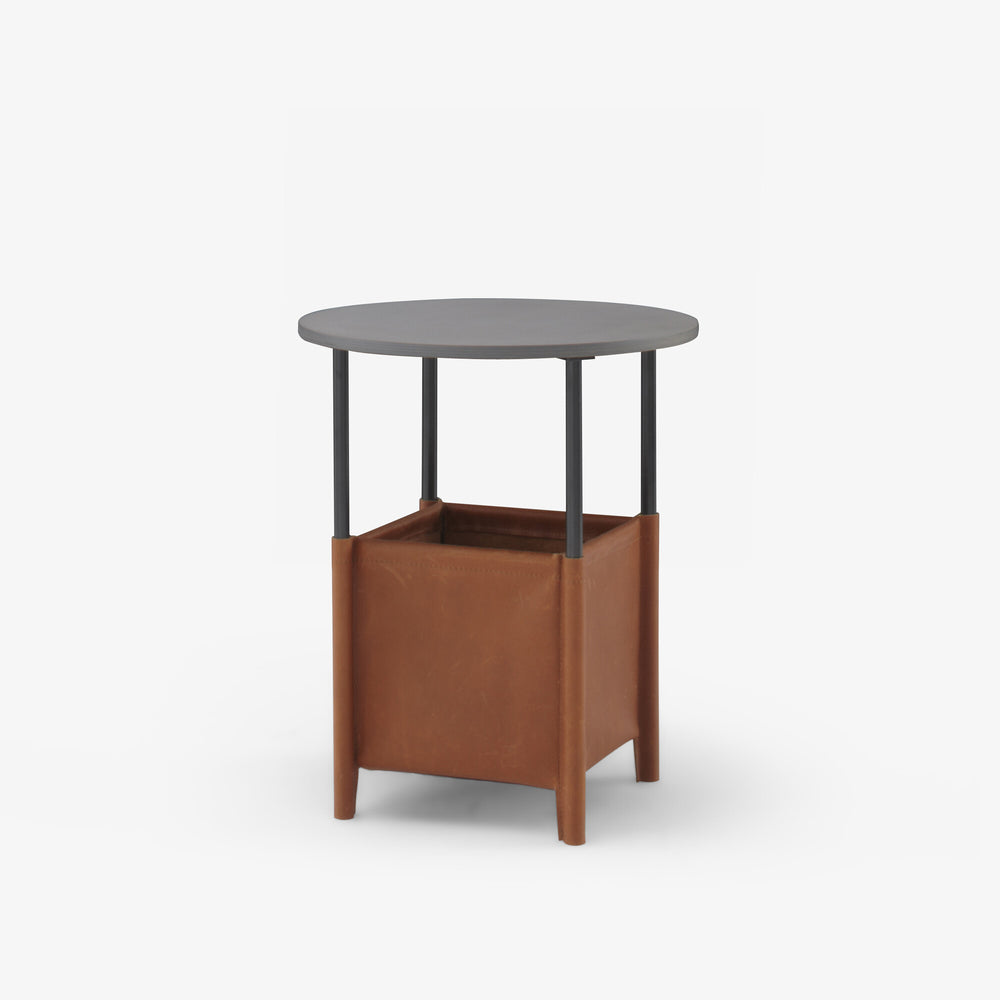 Stolik nocny Ruché — Ligne Roset, blat szary, podstawa drewno naturalne, widok z przodu