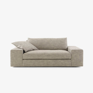 Sofa Exclusif Small — Ligne Roset, tapicerka w jasnej tkaninie, widok z przodu