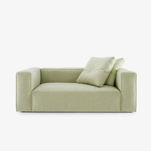 Sofa Nils Medium — Ligne Roset, tapicerka w tkaninie jasnej zieleni, widok z przodu