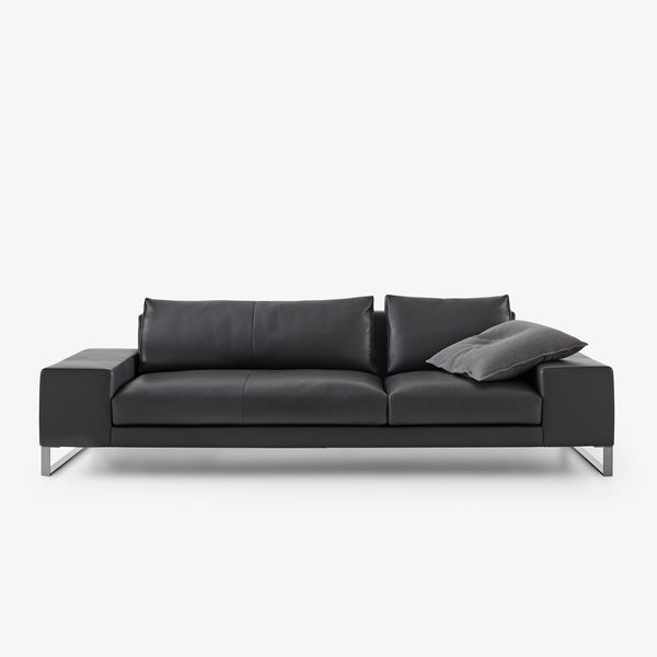 Sofa Exclusif 2 Large — Ligne Roset, tapicerka skóra czarna, nogi metalowe, widok z przodu