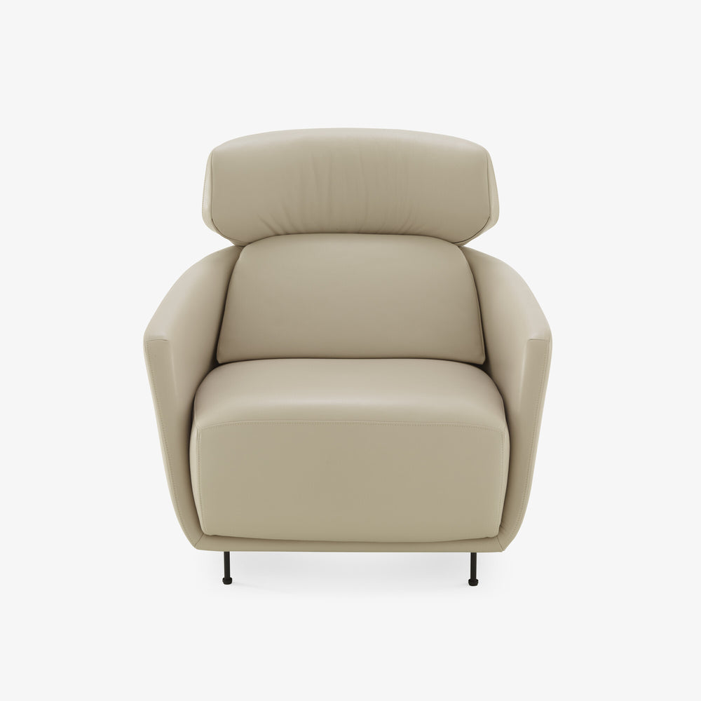 Fotel Okura — Ligne Roset, tapicerka skóra beżowa, widok z przodu