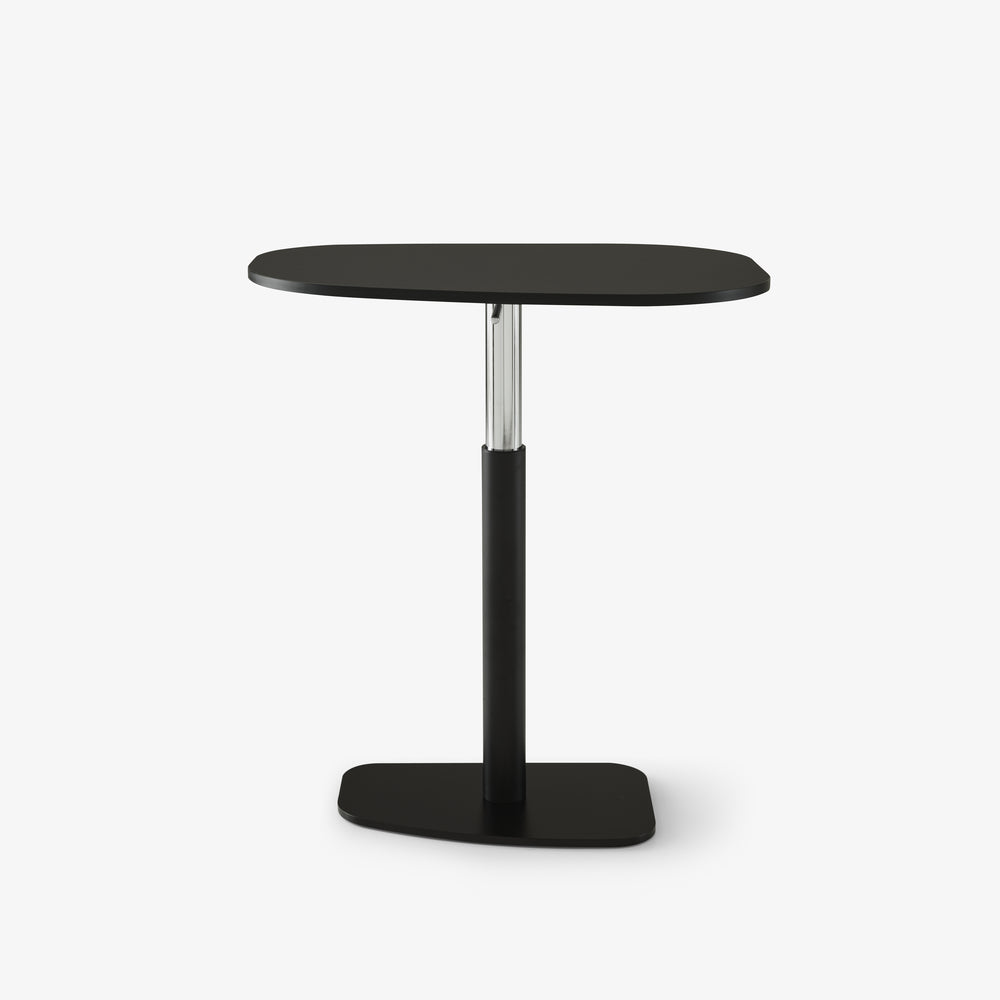 Stół Piazza — Ligne Roset, blat owalny czarny, noga metalowa, widok z przodu