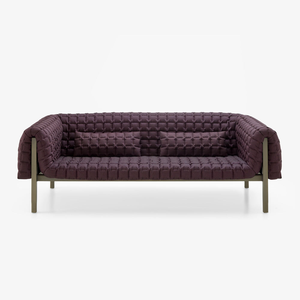 Sofa Ruché — Ligne Roset, tapicerka pikowana, nogi drewniane, widok z przodu