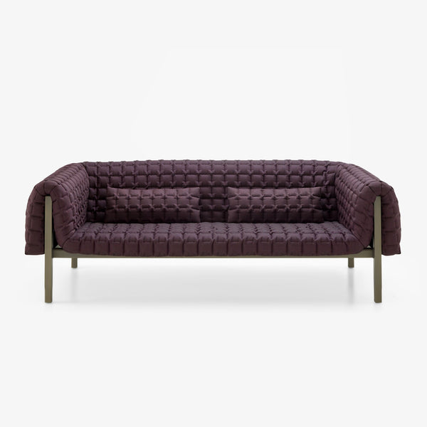 Sofa Ruché — Ligne Roset, tapicerka pikowana, nogi drewniane, widok z przodu