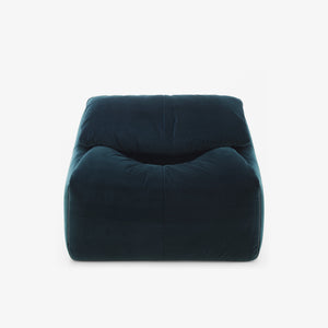 Fotel Plumy — Ligne Roset, tapicerka w tkaninie koloru ciemny niebieski, widok z przodu