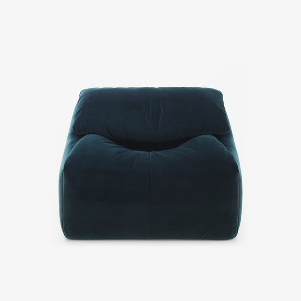 Fotel Plumy — Ligne Roset, tapicerka w tkaninie koloru ciemny niebieski, widok z przodu