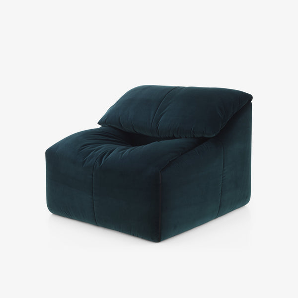 Plumy — widok perspektywiczny, wysoki backrest i poduszkowata forma