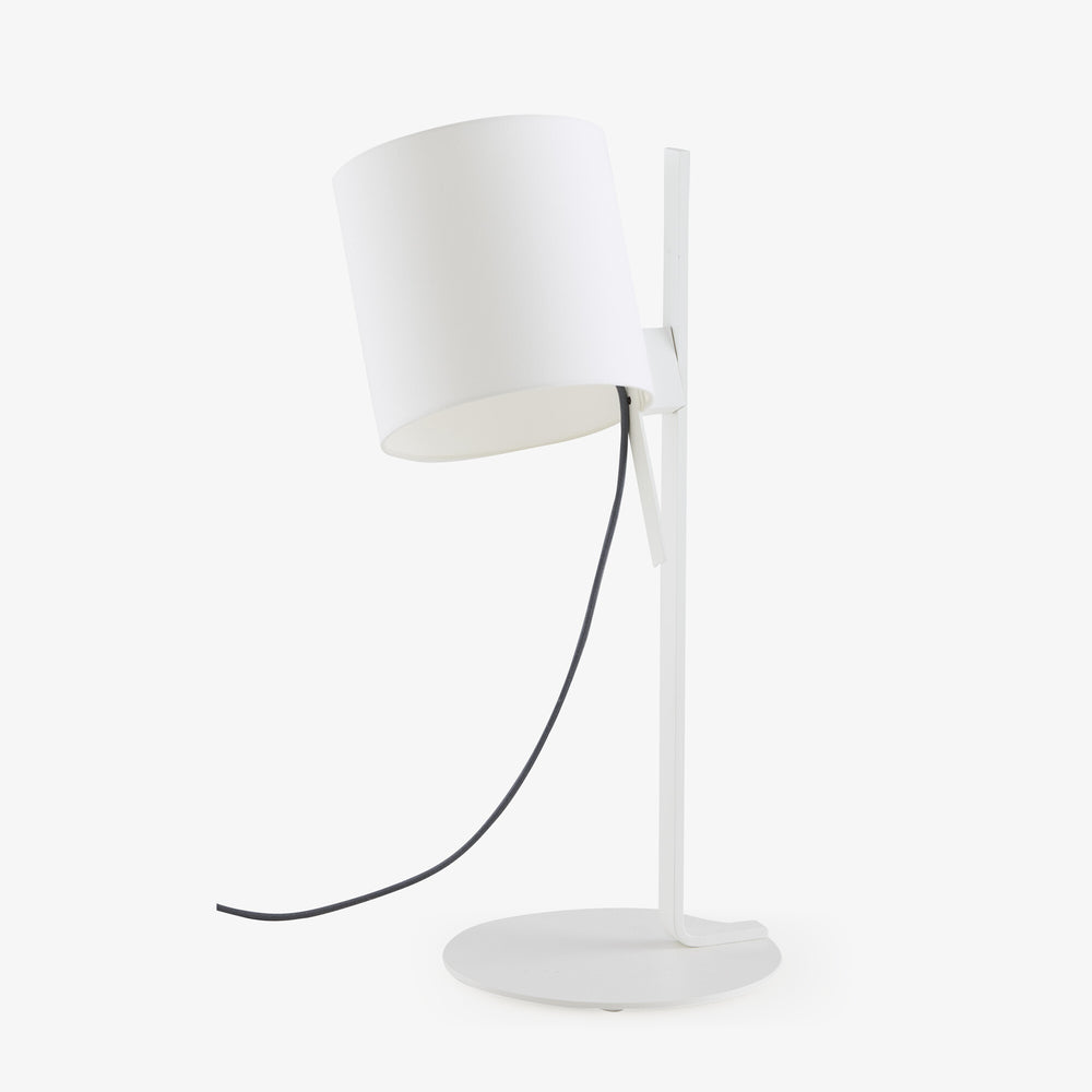 Lampa stołowa Magnet — Ligne Roset, abażur cylindryczny biały, podstawa metalowa, widok z przodu