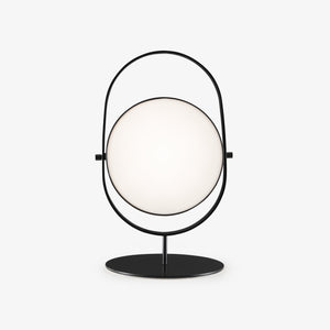 Lampa stołowa Headlight — Ligne Roset, owalny abażur z mlecznego szkła w metalowej ramie, widok z przodu