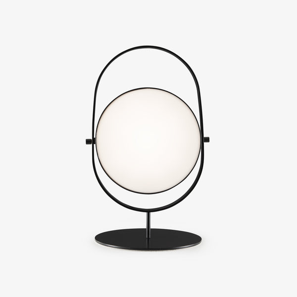 Lampa stołowa Headlight — Ligne Roset, owalny abażur z mlecznego szkła w metalowej ramie, widok z przodu