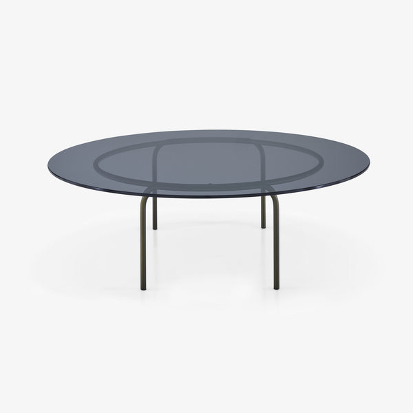 Stolik kawowy Liam — Ligne Roset, blat szklany, nogi metalowe, widok z przodu
