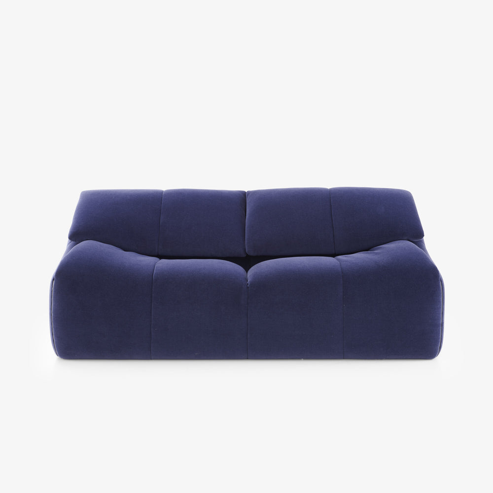 Sofa Plumy Medium — Ligne Roset, tapicerka w tkaninie granatowej, widok z przodu