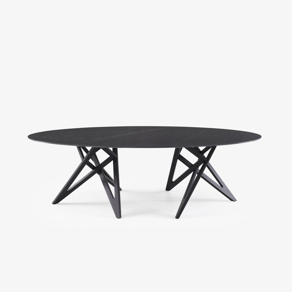Stół Ennéa — Ligne Roset, blat owalny czarny, podstawa geometryczna czarny jesion, widok z przodu