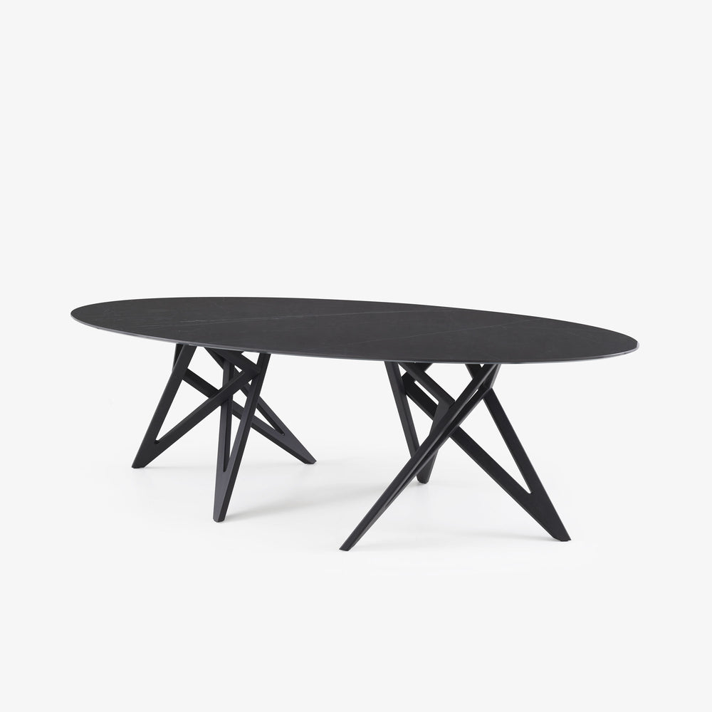 Stół Ennéa — Ligne Roset, blat owalny czarny, podstawa geometryczna czarny jesion, widok z przodu