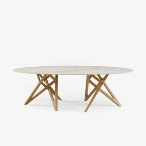 Stół Ennéa — Ligne Roset, blat ceramiczny, nogi drewniane, widok z przodu
