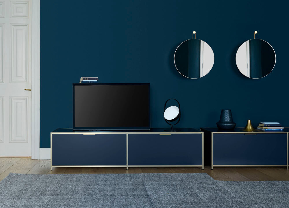 Lustro Sperl — Ligne Roset, okrągłe z metalową ramą, uchwyt do zawieszenia, widok z przodu