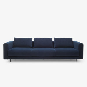 Sofa Enki Large — Ligne Roset, tapicerka w tkaninie niebieskiej, widok z przodu