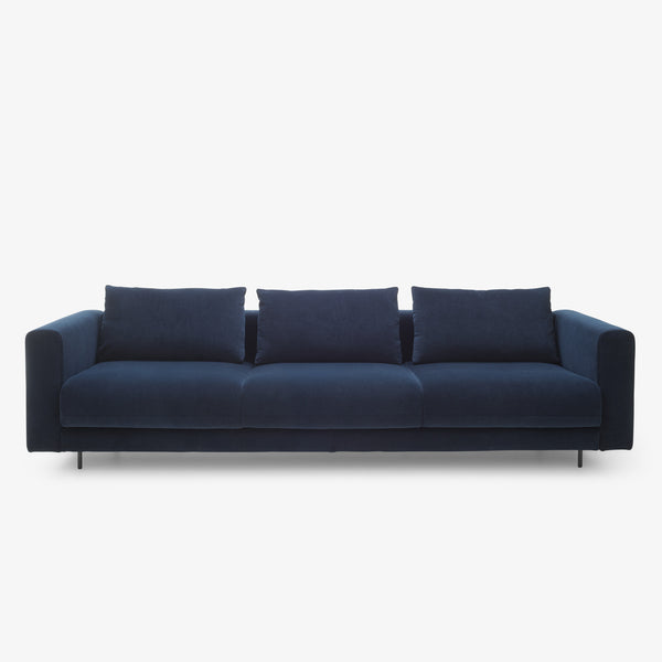 Sofa Enki Large — Ligne Roset, tapicerka w tkaninie niebieskiej, widok z przodu