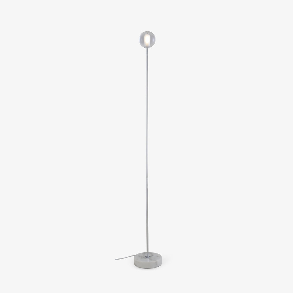 Lampa podłogowa Calot — Ligne Roset, metalny trzon, okrągła głowica, widok z przodu