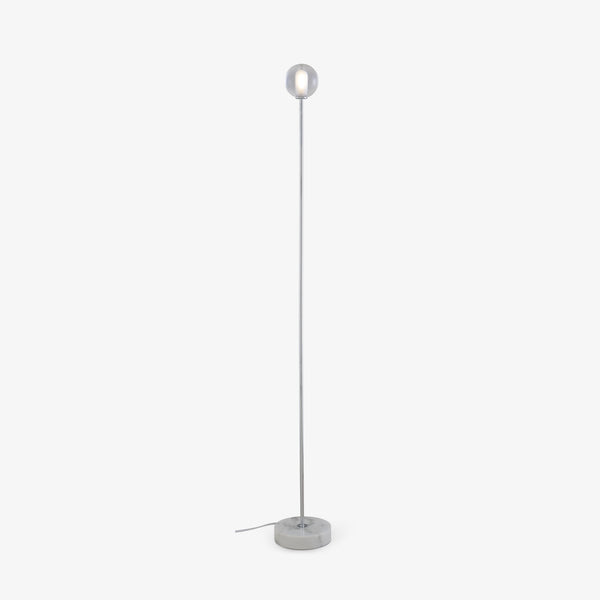 Lampa podłogowa Calot — Ligne Roset, metalny trzon, okrągła głowica, widok z przodu