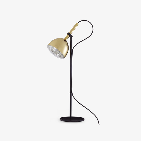 Lampa stołowa Brass Bell — Ligne Roset, abażur mosiężny z czarnym ramieniem, widok z przodu