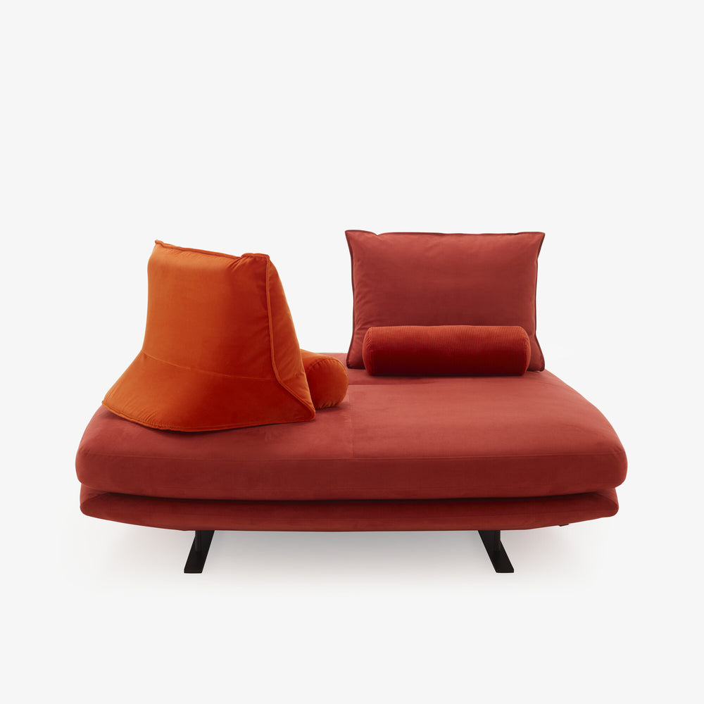 Sofa Prado — Ligne Roset, tapicerka w tkaninie terakota, widok z przodu