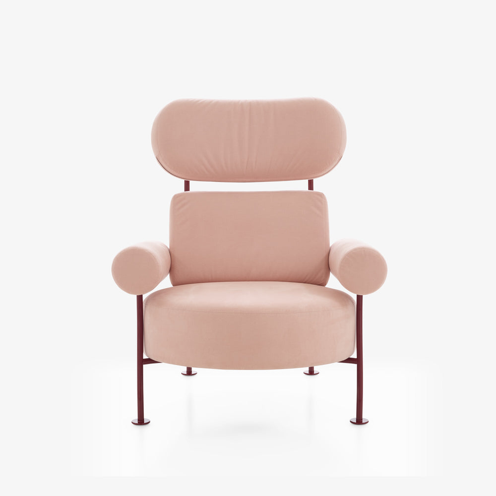 Fotel Astair — Ligne Roset, tapicerka w tkaninie pudrowy róż, widok z przodu