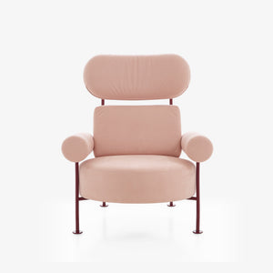 Fotel Astair — Ligne Roset, tapicerka w tkaninie pudrowy róż, widok z przodu