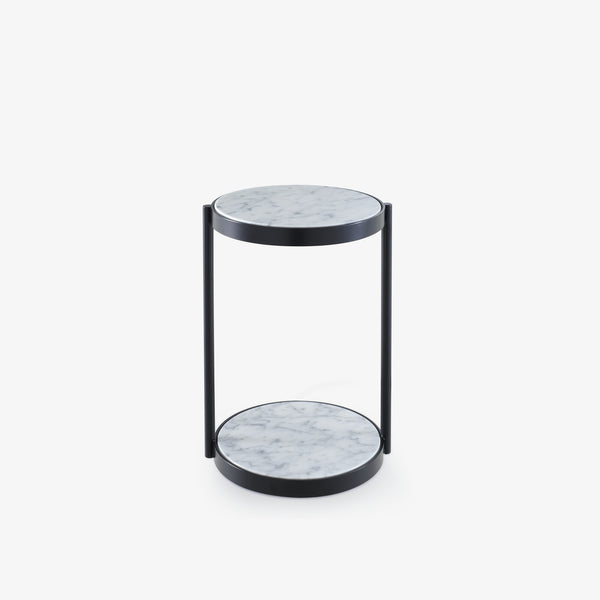 Stolik pomocniczy Sospir — Ligne Roset, blaty marmurowe, rama metalowa czarna, widok z przodu