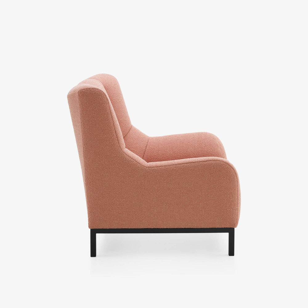 Fotel Phileas — Ligne Roset, tapicerka w tkaninie terakota, widok z przodu