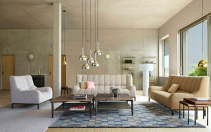 Sofa Phileas 3‑osobowa, baza lakierowana