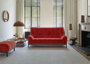 Sofa Phileas 3‑osobowa, baza lakierowana