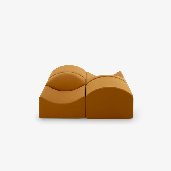 Sofa Asmara — Ligne Roset, moduł z tapicerką w kolorze musztardowym, widok z przodu