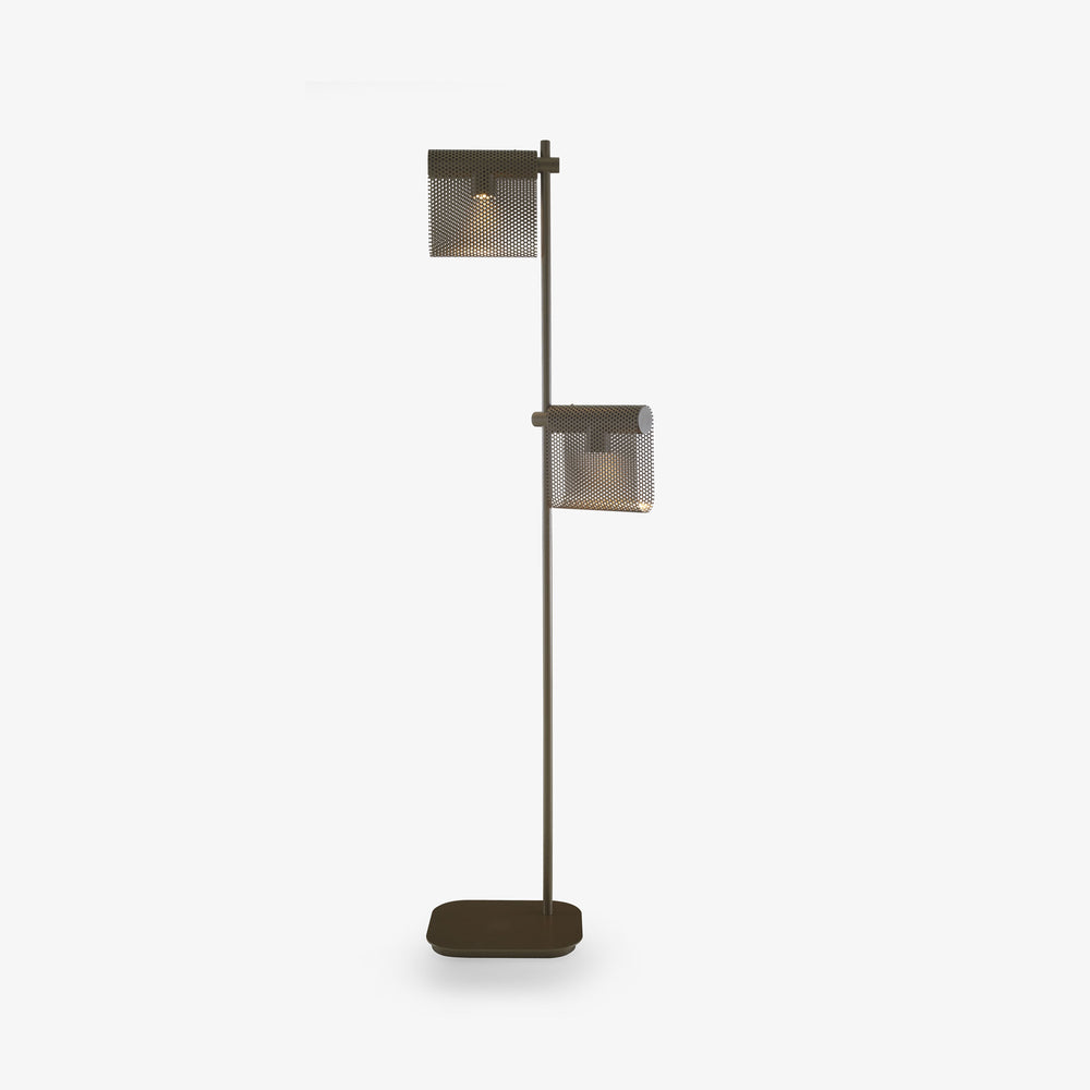 Lampa podłogowa Grid Bronze — Ligne Roset, dwa abażury z siatką metalową, widok z przodu