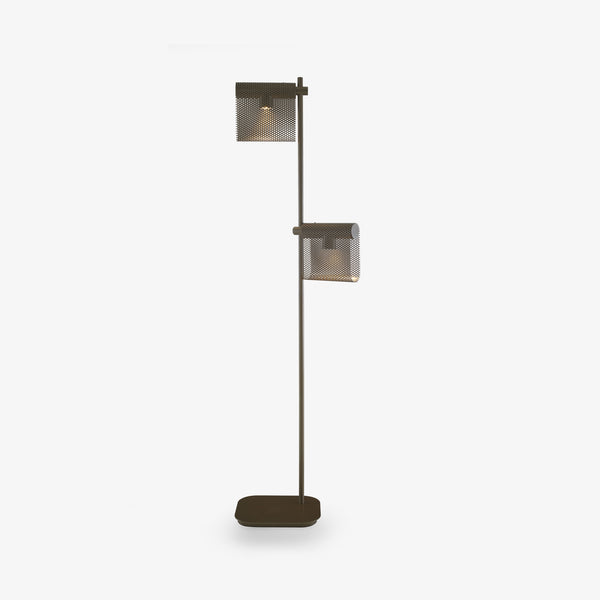 Lampa podłogowa Grid Bronze — Ligne Roset, dwa abażury z siatką metalową, widok z przodu