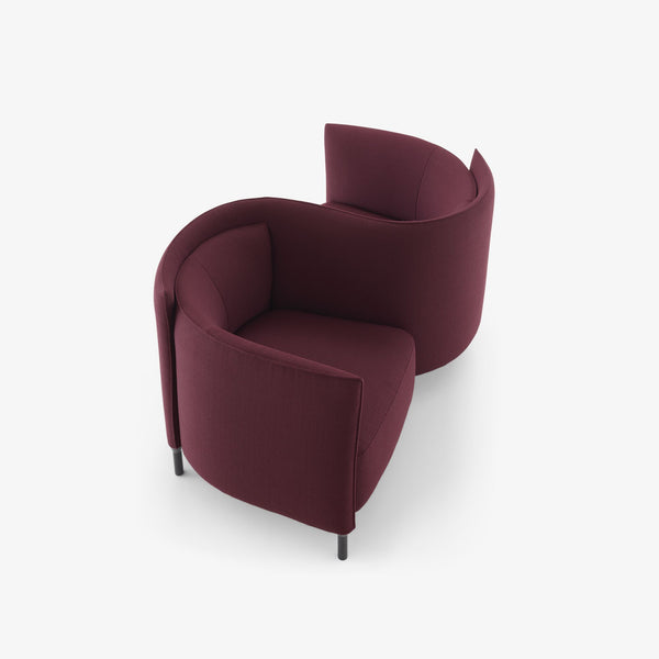 Hémicycle Conversation Seat — widok z góry, wnętrze fotela, tapicerka w kolorze bordowym