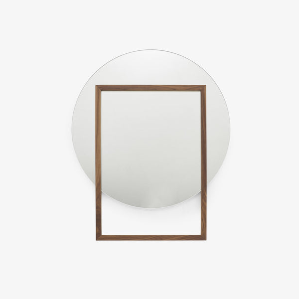 Lustro Reunion — Ligne Roset, okrągłe lustro w ramie drewnianej, widok frontalny