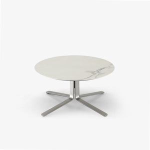 Stolik kawowy Moa — Ligne Roset, blat marmurowy, nogi metalowe, widok z przodu