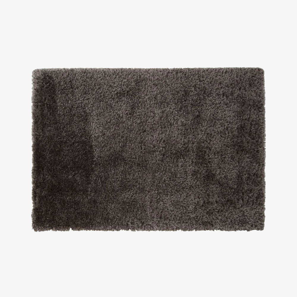 Dywan Jazz Graphite — Ligne Roset, widok z przodu, włochacz w kolorze antracyt