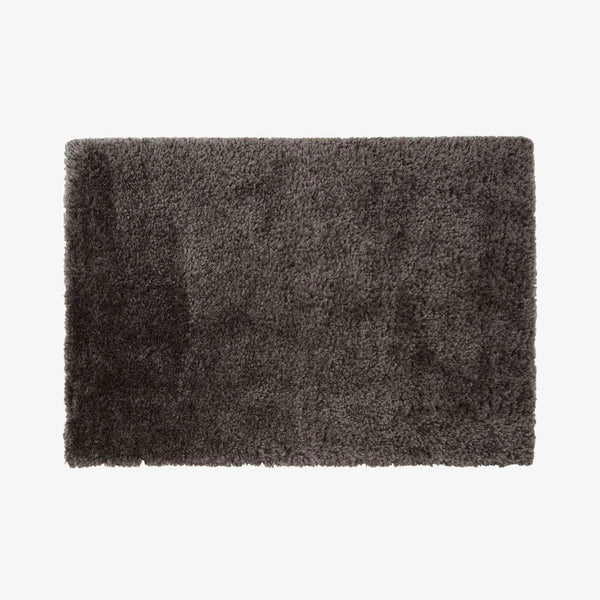 Dywan Jazz Graphite — Ligne Roset, widok z przodu, włochacz w kolorze antracyt