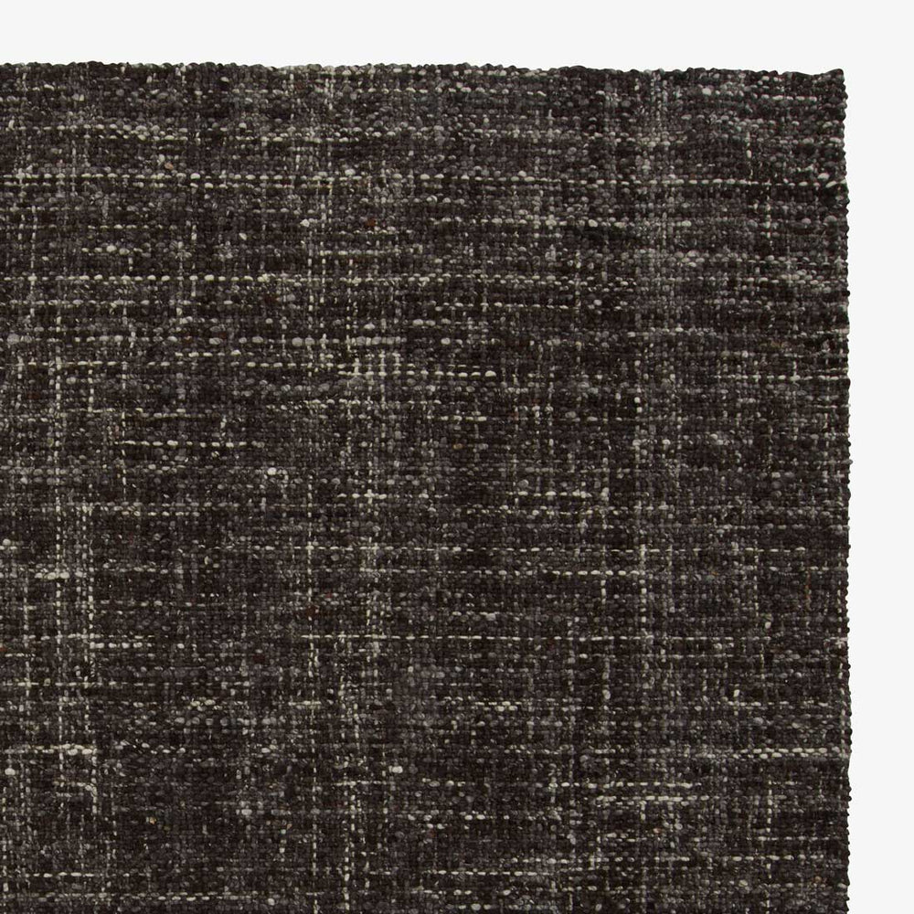 Dywan Tissage — Ligne Roset, tkanina w kolorze czarnym, widok z przodu